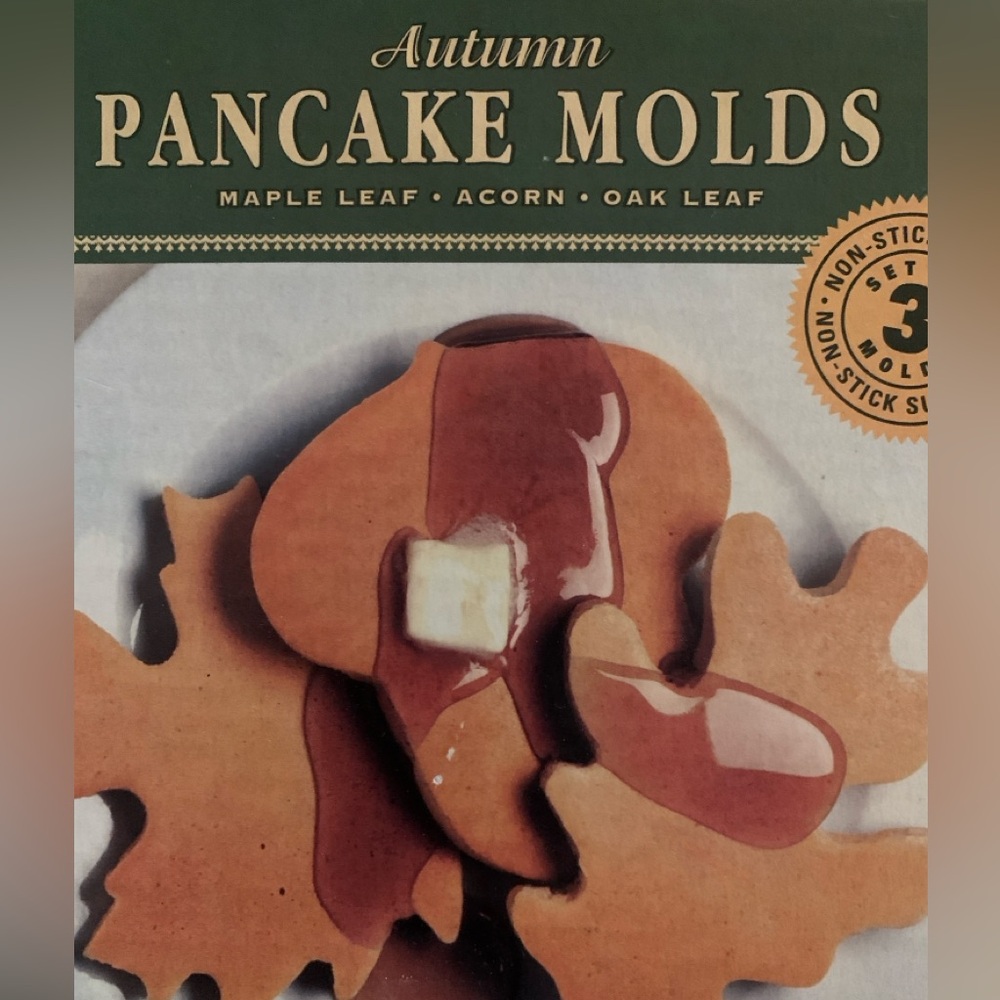 Williams Sonoma Autumn Pancake Maple Leaf Acorn Oak Leaf New in Box